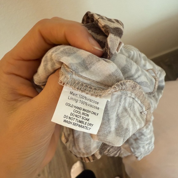 ShowPo dillie top in zebra size 6 or S zebra print tie front blouse brown - Picture 7 of 12